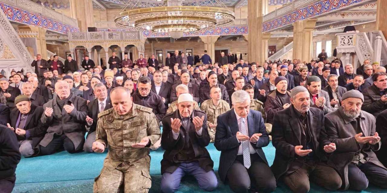 Helikopter Kazasında Şehit Düşen Askerler İçin Mevlit Programı Düzenlendi