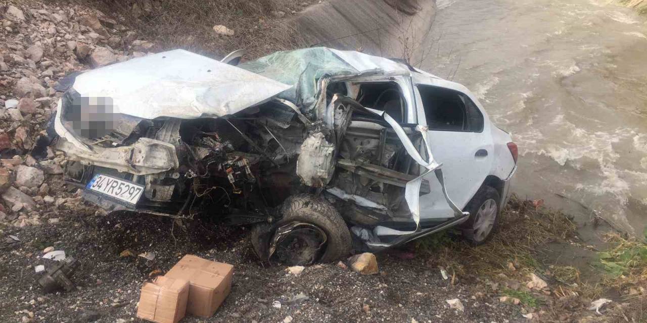 Bilecik’te Dereye Uçan Araçta Bulunan 3 Kişi Yaralandı