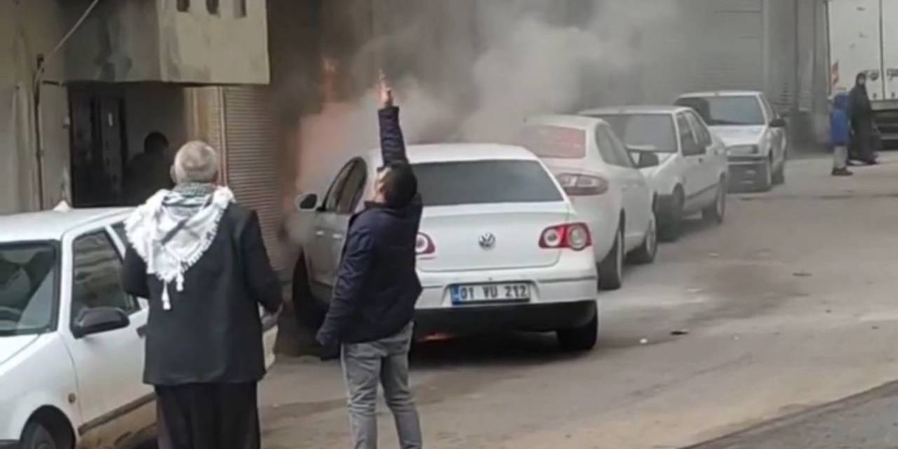 Şanlıurfa’da Park Halindeki Otomobil Cayır Cayır Yandı