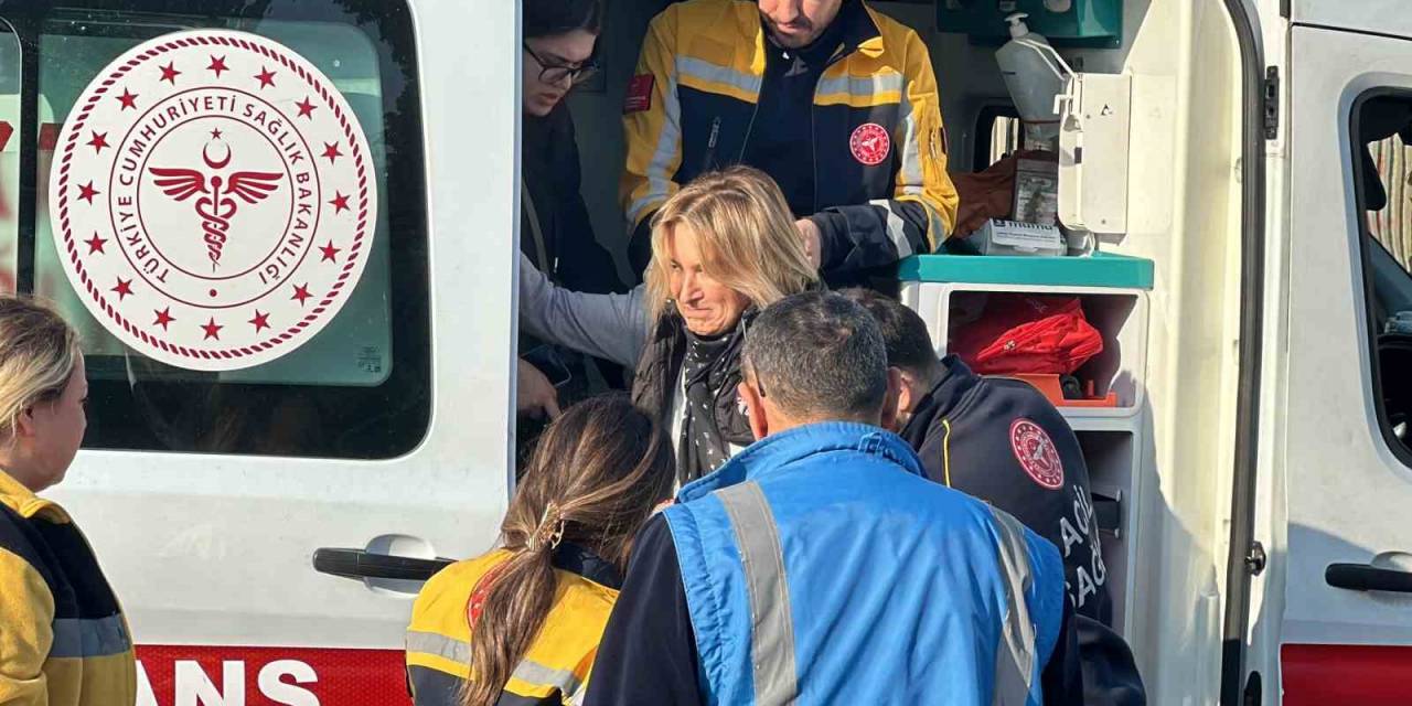 Mecidiköy Metrobüs Durağındaki Yürüyen Merdiven Aniden Durdu: 3 Yaralı