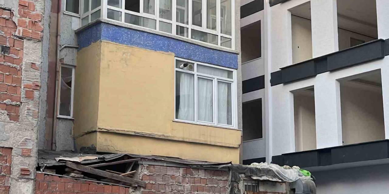 Avcılar’da İlginç Olay: Evini Emlakçıya Kiraya Verdi, Emlakçı Daireye 30 Yatak Koyup Başkalarına Kiraladı