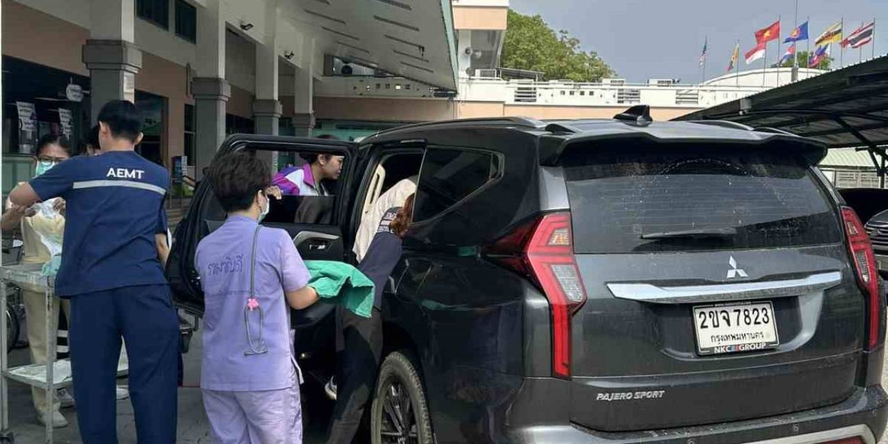 Hamile Kadın Hastaneye 300 Metre Kala Aracın Arka Koltuğunda Doğum Yaptı