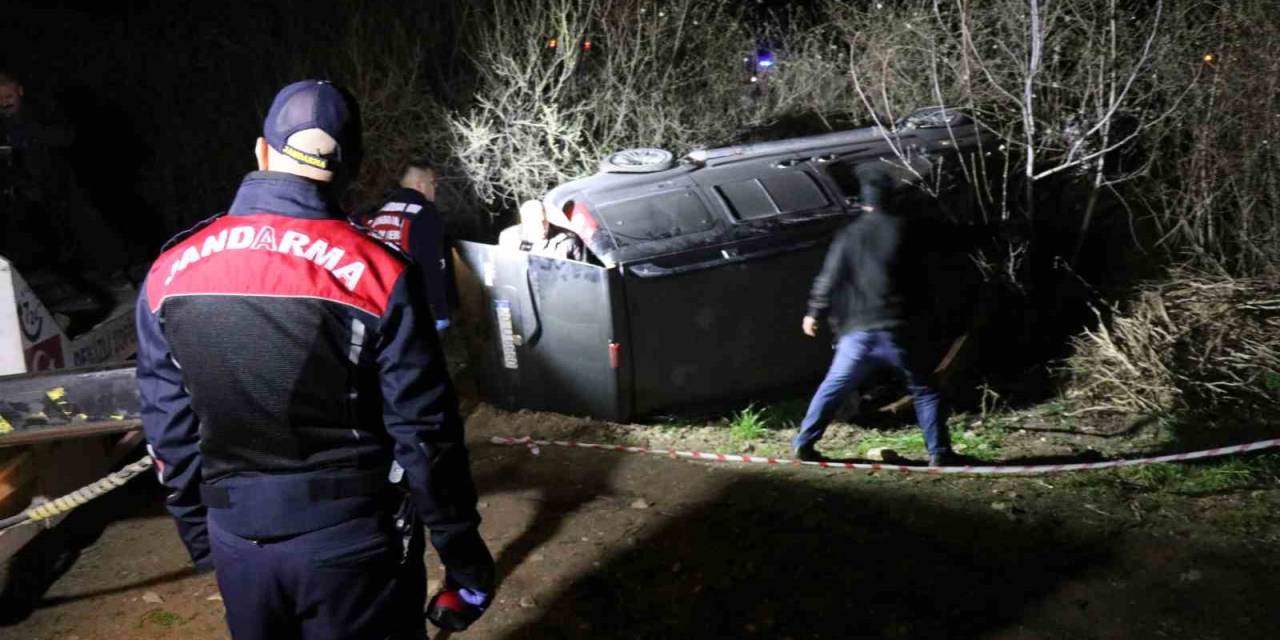 Şarampole Devrilen Hafif Ticari Aracın Sürücüsü Hayatını Kaybetti