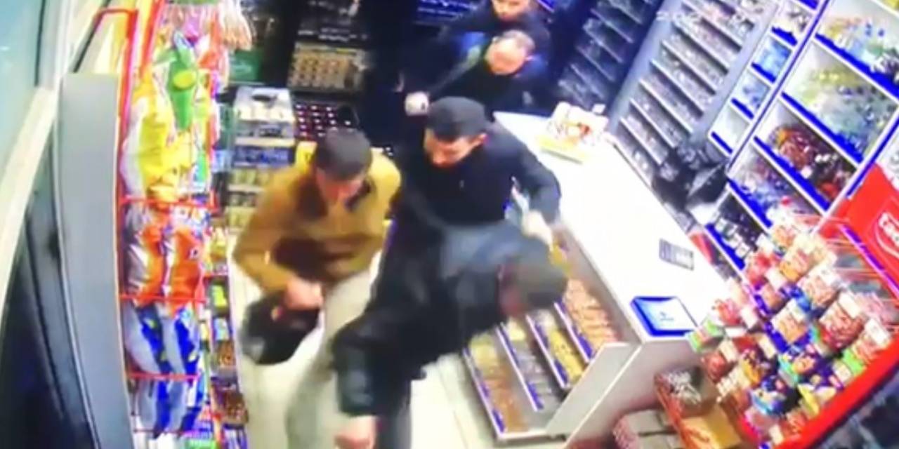 Çanakkale’de 4,9’luk Depremin Yaşattığı Panik Ve Korku Anları Güvenlik Kamerasında