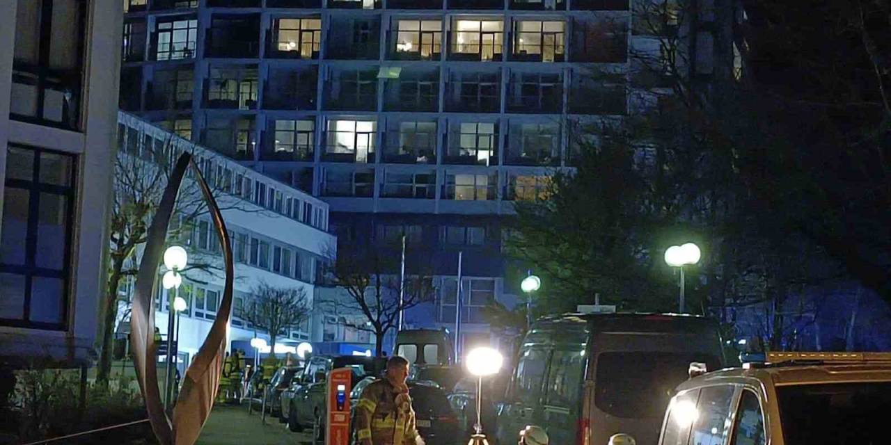 Almanya’da 65 Yaşındaki Kadın, Hastanede Meşale Yakıp Kendisini Odaya Kilitledi