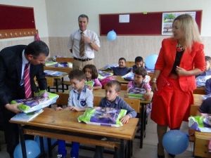 "Sevgi Köprüsü" İle Okula Başladılar