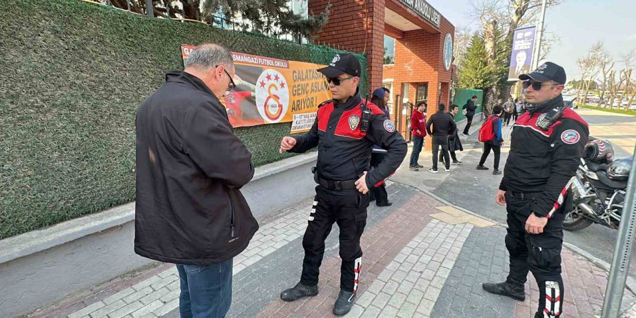 Bursa Polisi Okul Önlerini Ve Çevresini Mercek Altına Aldı