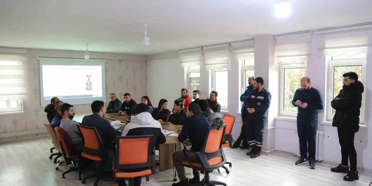Arama Kurtarma Ekiplerine Eğitim Verildi