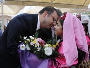 Antalya’da Yeni Eğitim-öğretim Yılı, 81 İlden Yöresel Kıyafetli Öğrencilerin Birlik Mesajıyla Açıldı