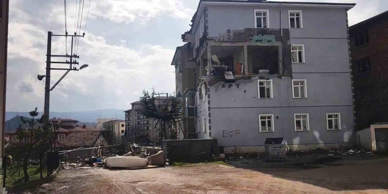 İki Yıldır Kapalı Olan Yol Vatandaşın Tepkisini Çekiyor