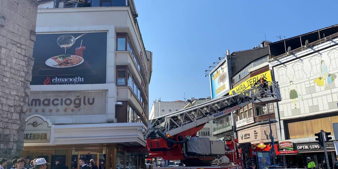 Restoranda Çıkan Baca Yangını Söndürüldü