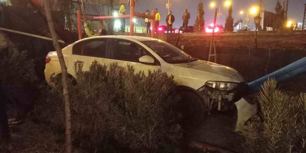 Batman’da Bir Otomobil Çocuk Parkına Uçtu