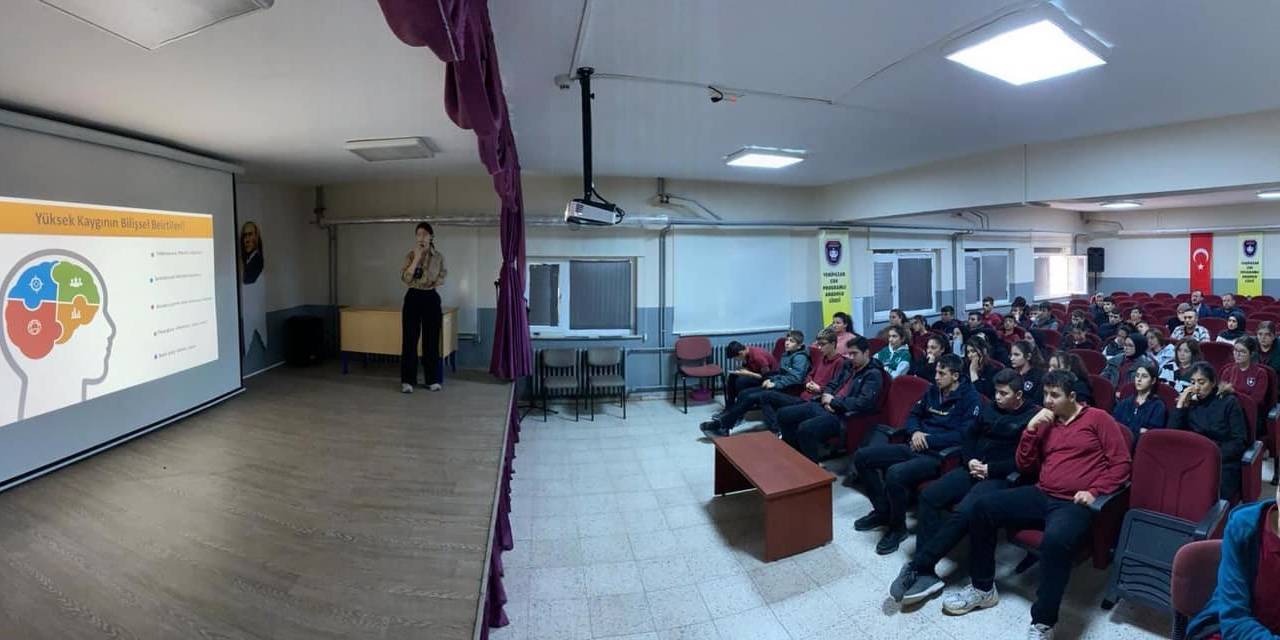 Lise Öğrencilerine Yönelik Eğitimler Devam Ediyor