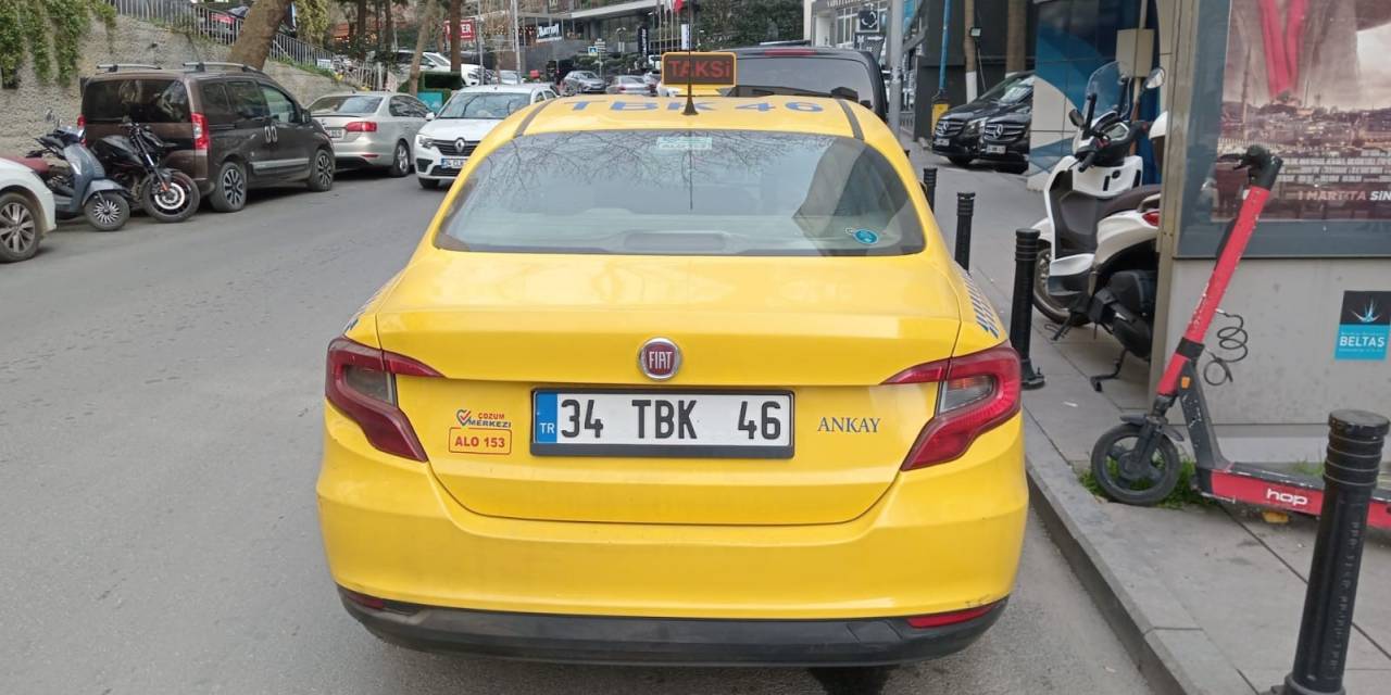 İstanbul’da İki Genci Otobanda Araçtan İndirmek İsteyen Taksi Sürücüsü Yakalandı