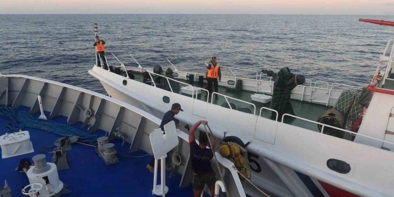 Filipinler İle Çin Sahil Güvenlik Gemileri Çarpıştı: 4 Yaralı