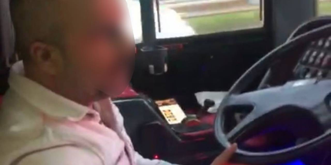 Sultanbeyli’de Otobüs Şoförü Direksiyonu Bırakıp Öğretmene Saldırdı