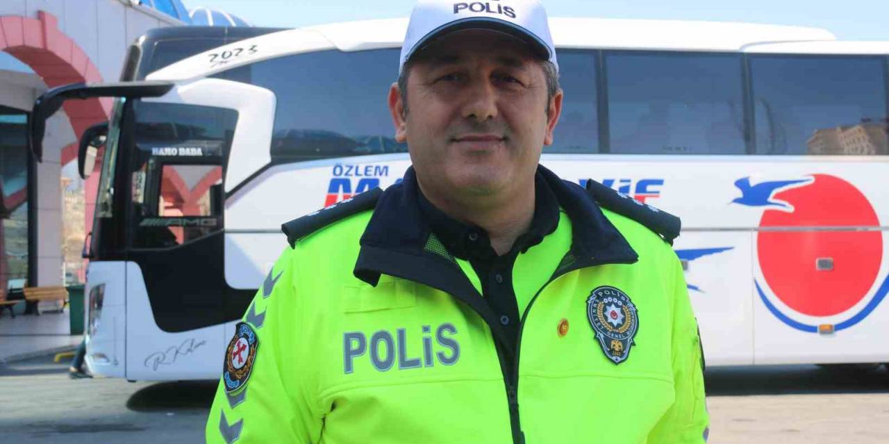 Otobüs Terminalinde Şoför Ve Yolculara Emniyet Kemerinin Önemi Anlatıldı