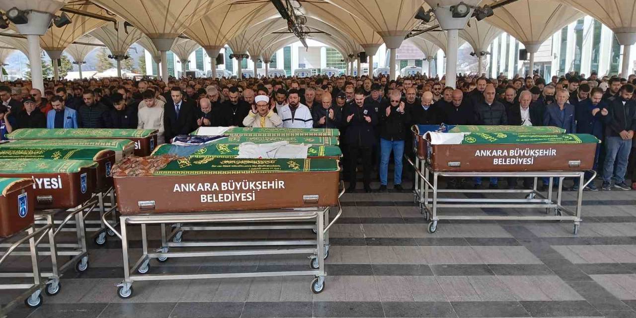 Öldürülen Anne İle Oğlu Son Yolculuğuna Uğurlandı