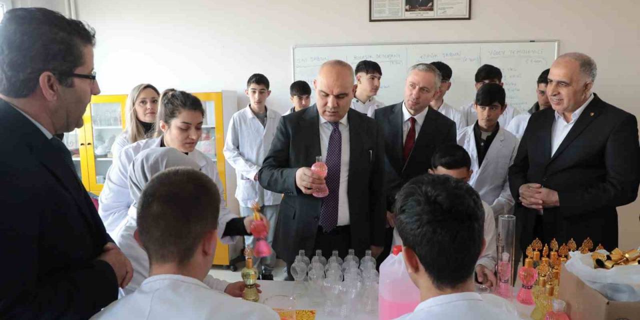 Ağrı Valisi Koç, Tobb Mesleki Ve Teknik Anadolu Lisesini Ziyaret Etti