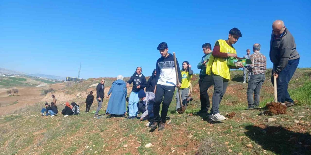 Öğrenciler Bin Tohum Toplarını Doğayla Buluşturdu