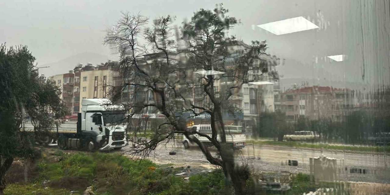 Milas Sağnak Yağışa Teslim Oldu