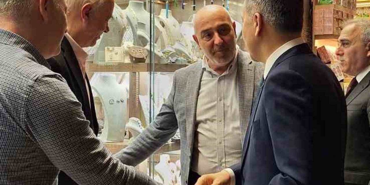 İçişleri Bakanı Yerlikaya, Kapalı Çarşı Ve Mısır Çarşısını Ziyaret Etti