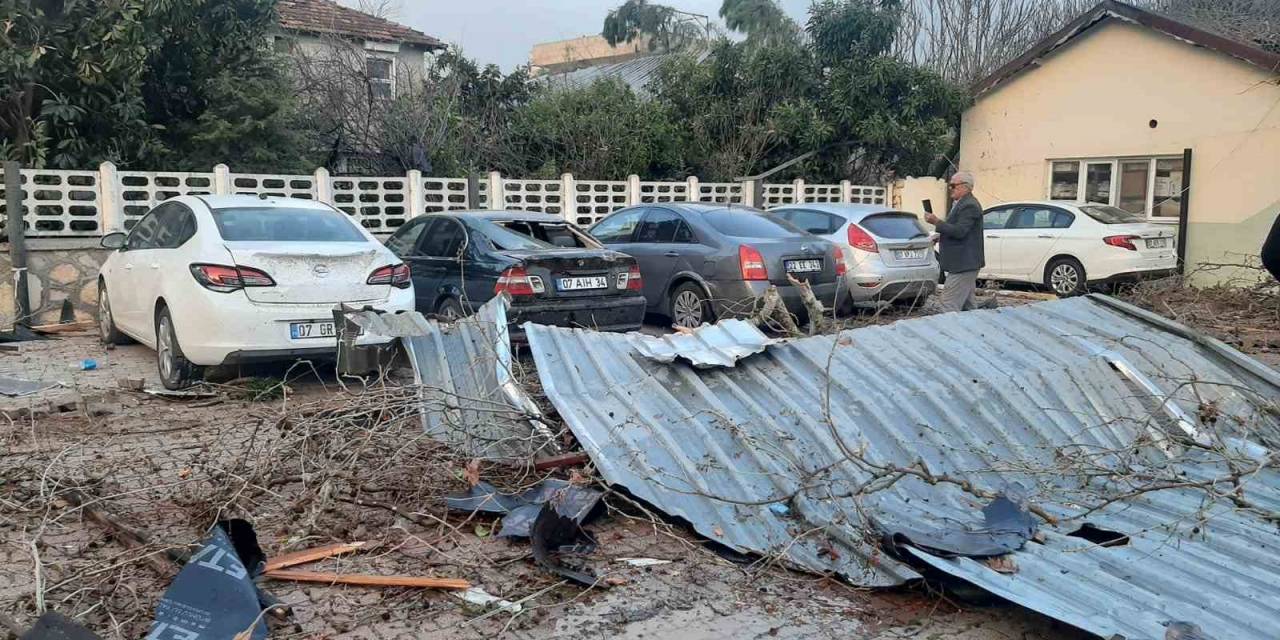 Hortum Sebebiyle Üzerine Güneş Paneli Düşen Otomobildeki Çocuk Yaralandı