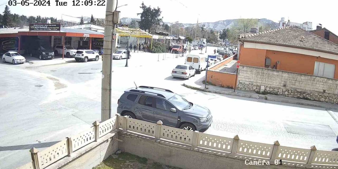 Seçim Çalışması Yaparken Üzerine Ağaç Devrilen Saadet Partisi Adayının Bacağı Kırıldı