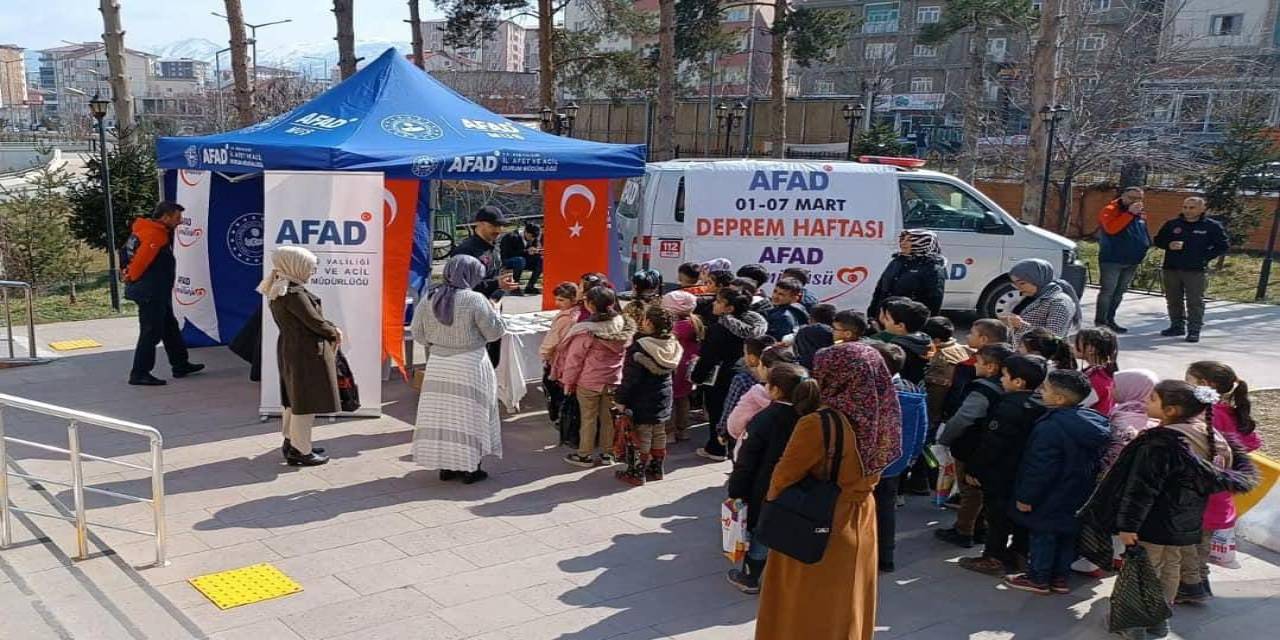 Tarihi Murat Köprüsü’nde Deprem Farkındalık Standı Kuruldu