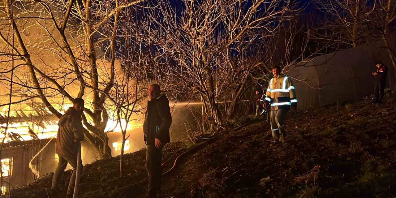 Tekstil Atölyesinin Deposunda Korkutan Yangın