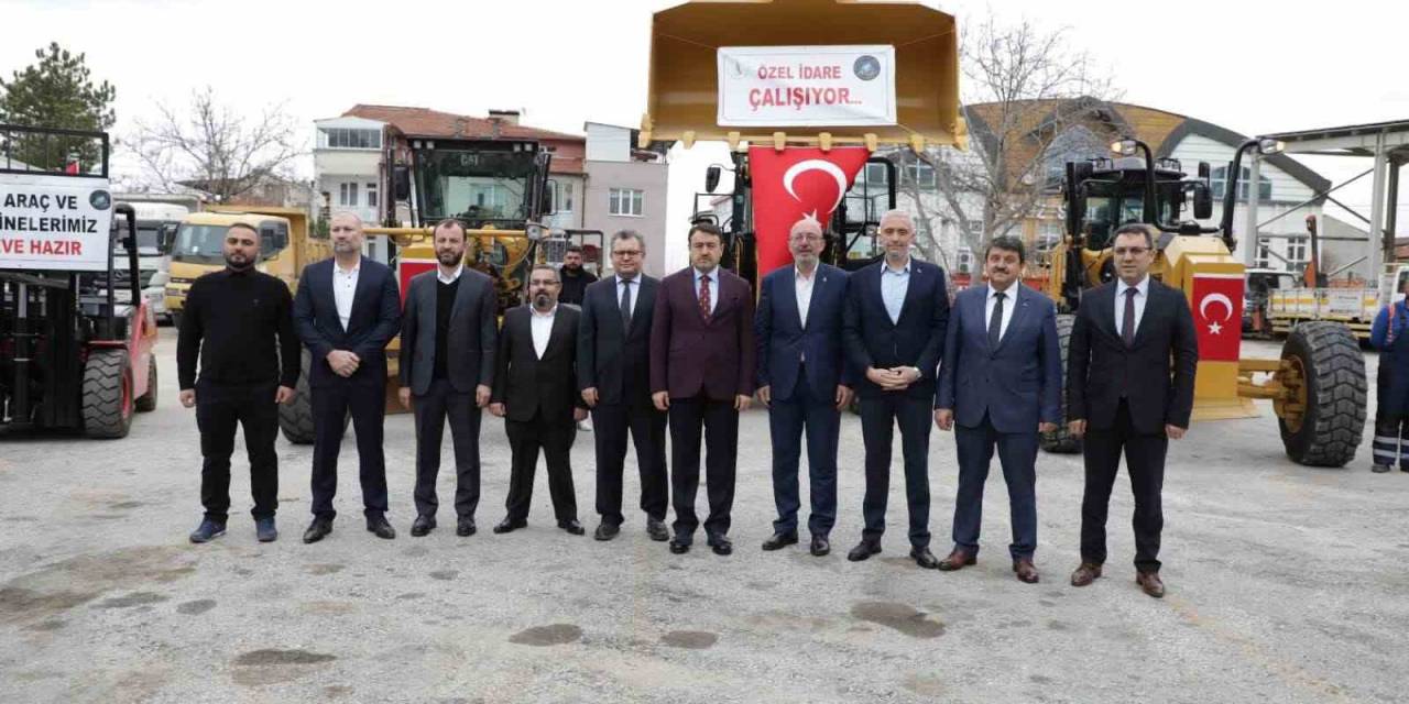 Kütahya İl Özel İdaresine 75 Milyon Tl Değerinde İş Makinesi Ve Araç Hibe Edildi