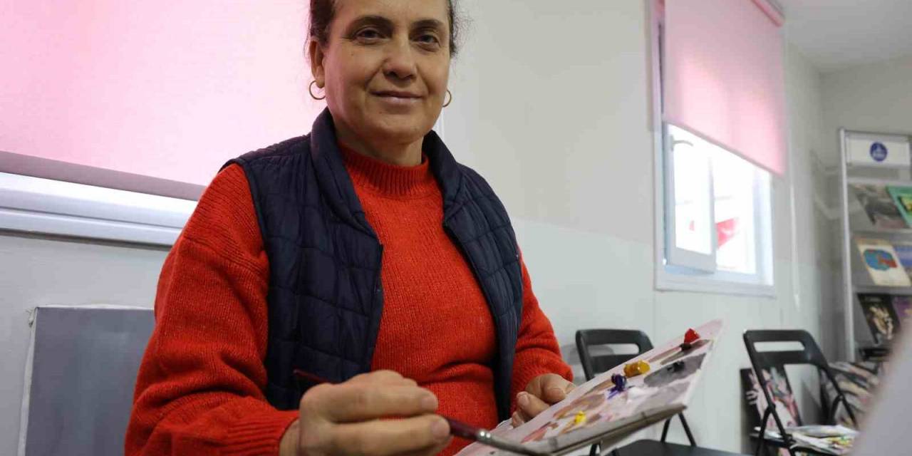 Paleti Eline Alan Afetzede Kadınlar, Deprem Psikolojisini Resim Çizerek Atlatıyor