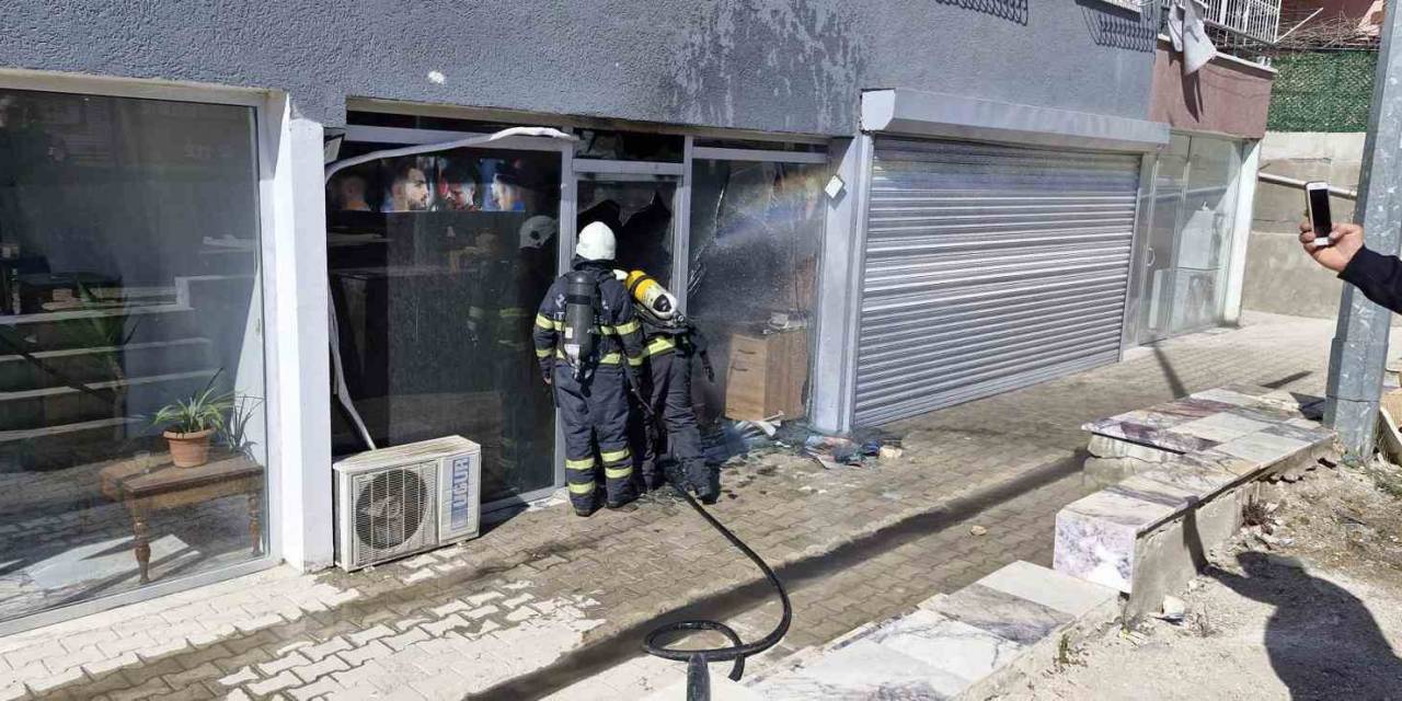 Antakya’da Bir İş Yerinde Yangın Çıktı