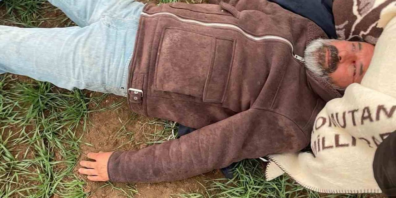 Hurda Elektronik Ürün Yüklü Kamyonet Devrildi, 2 Kişi Yaralandı