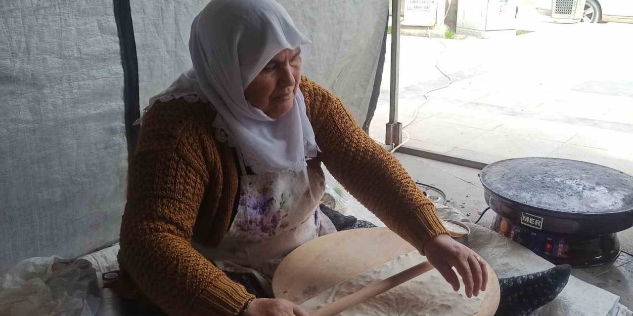 Depremzede Kadın Gözleme Ve Bazlama Yaparak Hayata Tutundu