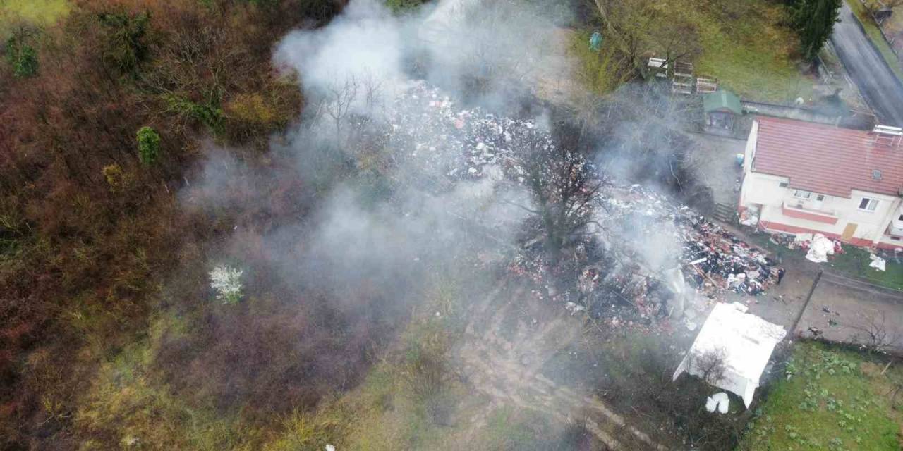 Tekstil Atölyesine Ait Depoda Çıkan Yangın 14 Saat Sonra Söndürüldü