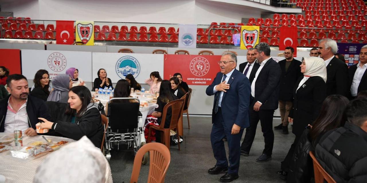 Başkan Büyükkılıç’tan Kayseri’de Bir İlk: Kuaför Güzellik Fuarı