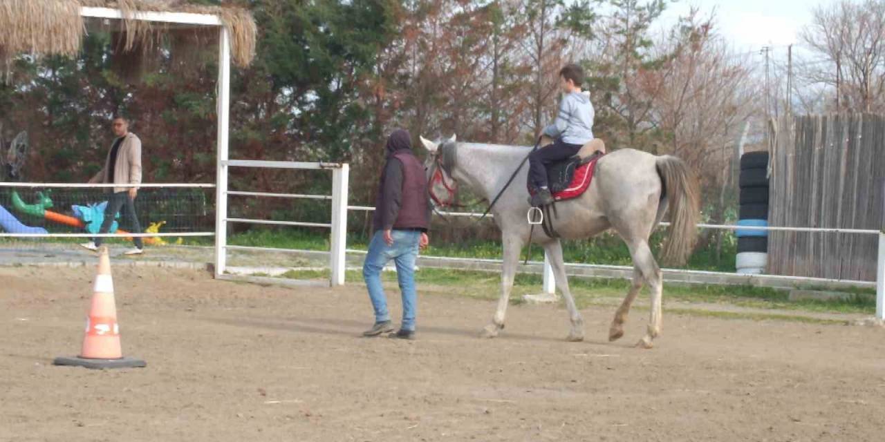 Balıkesir’de Çocuklar İlk Kez At Binmenin Sevincini Yaşadı
