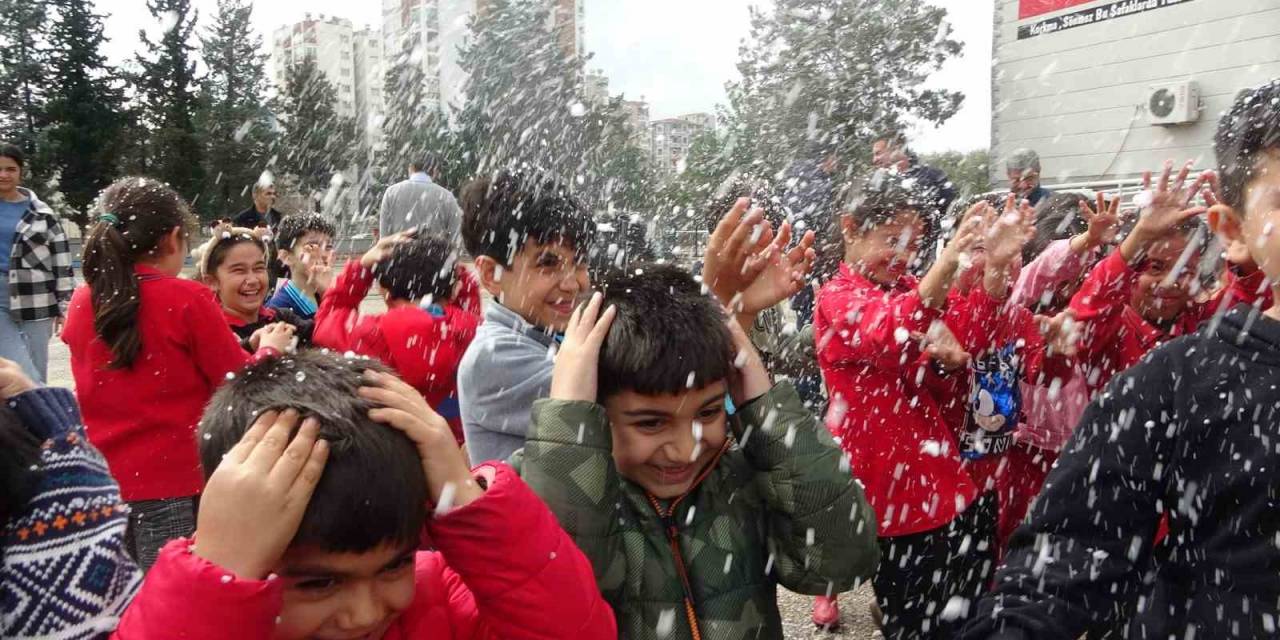 Adana’da Kuzey İlçelere Kar Yağarken, Kar Yağmayan Kozan’a İse Suni Kar Getirildi