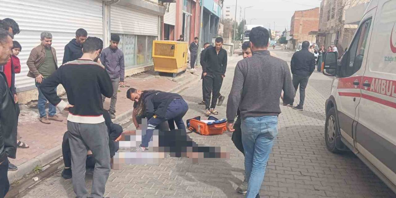 Anne Pencereden Düşen Çocuğunu Tutmaya Çalışırken Kucağındaki Diğer Çocuğuyla Aşağı Düştü