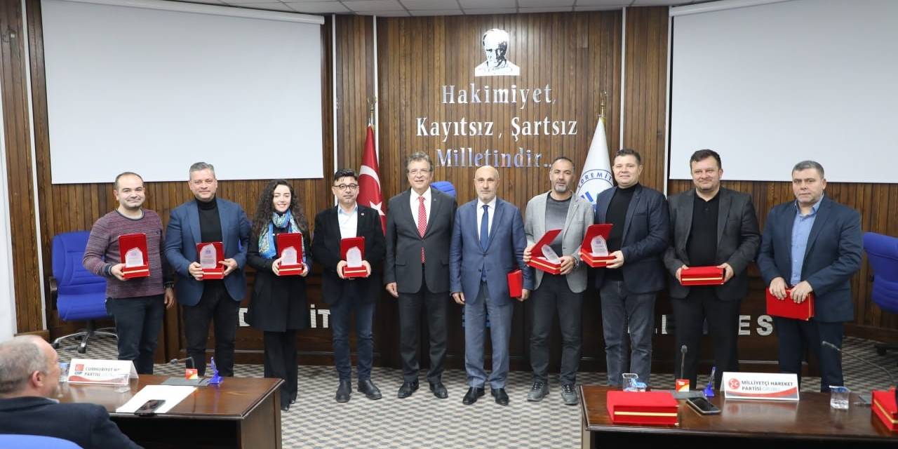 Edremit Belediye Meclisi’nde Veda Toplantısı