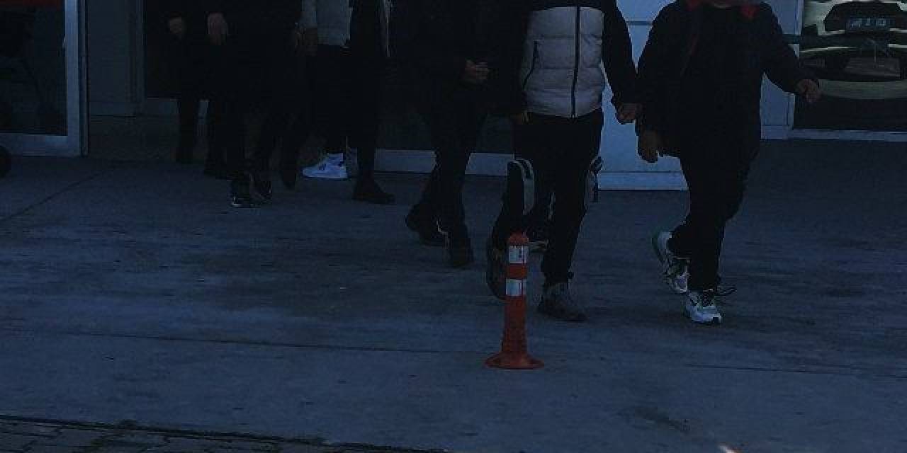 Kuşadası’nda Aranan Şahıslar Yakalandı