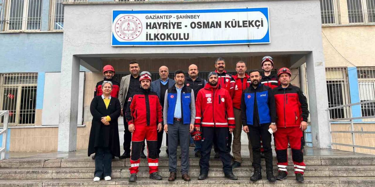 Okullarda Deprem Tatbikatı Yapıldı