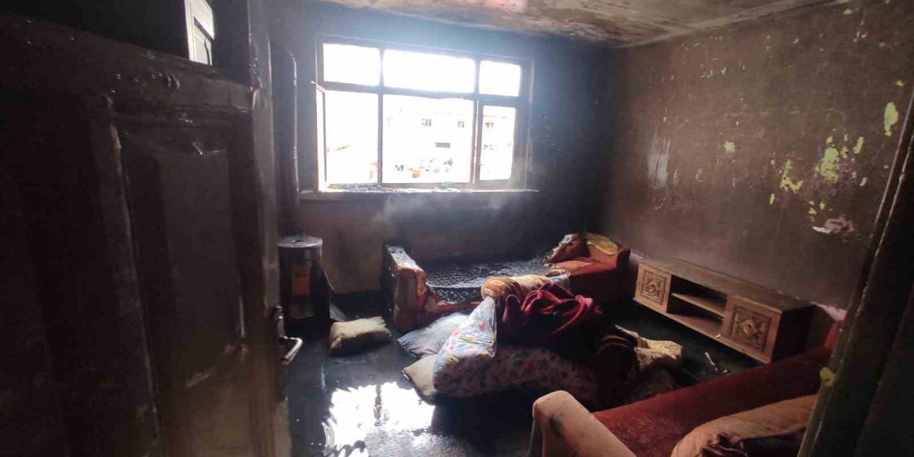 Alevlere Teslim Olan Ev Kullanılamaz Hale Geldi