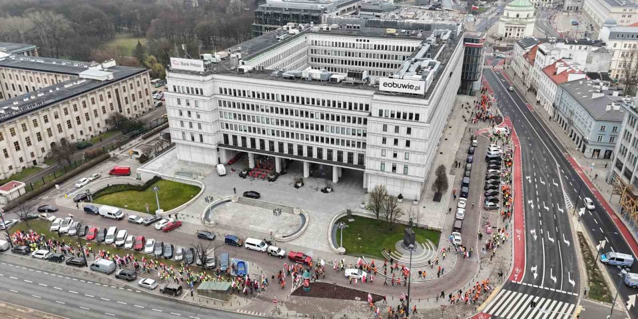 Polonyalı Çiftçiler Bir Kez Daha Sokaklarda