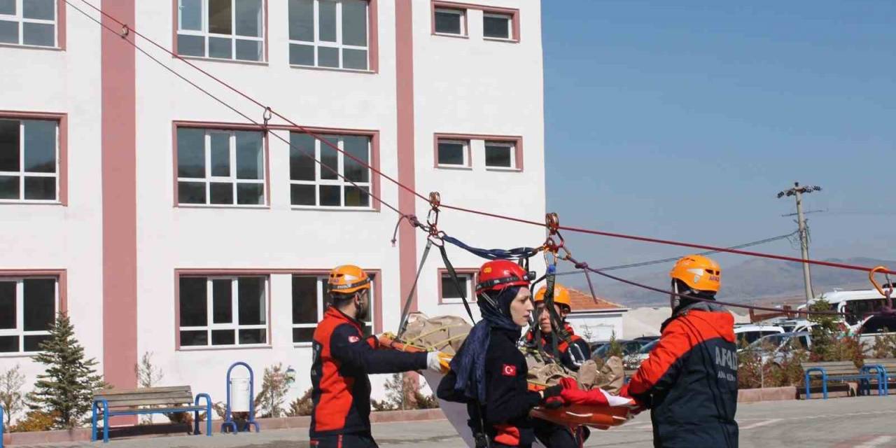 Kırşehir’de Gerçeğini Aratmayan Deprem Tatbikatı