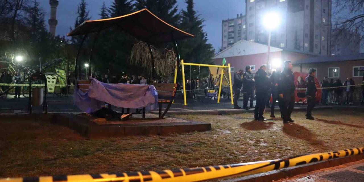 Parkta Kanlı İnfaz: 1 Ölü