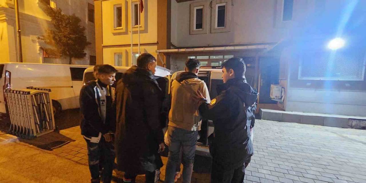 Gelibolu’da Polis Oturma İzni Olmayan 4 Kaçak Göçmen Yakaladı
