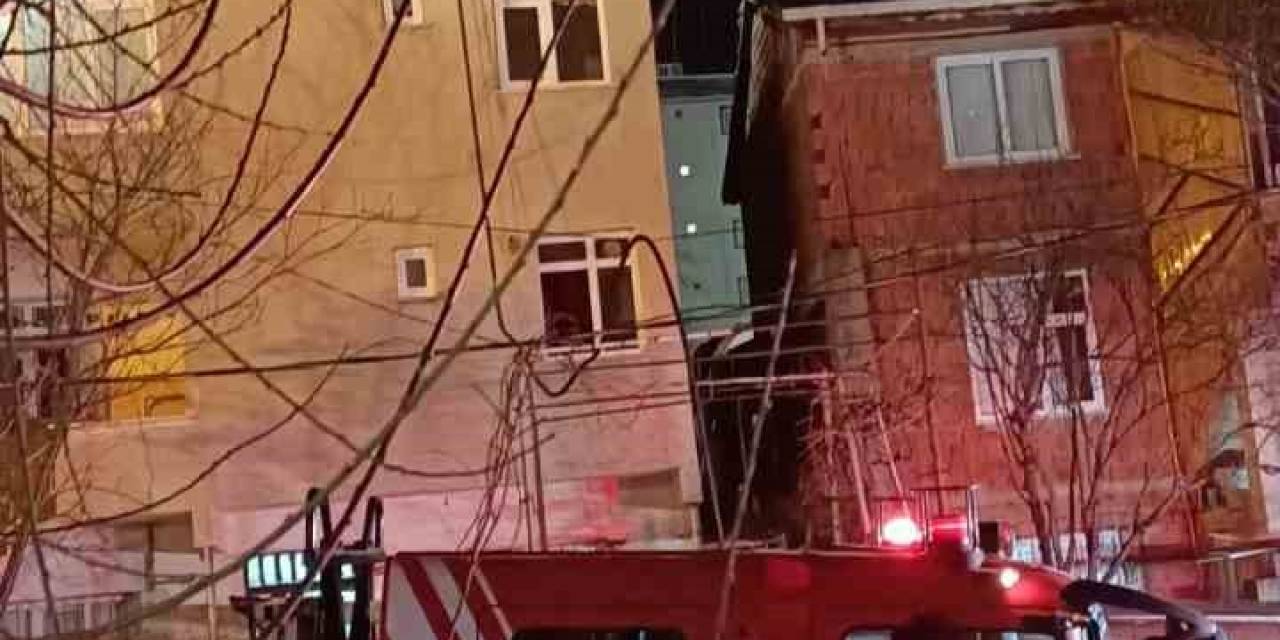 Pendik’te Apartman Dairesinde Yangın Paniği