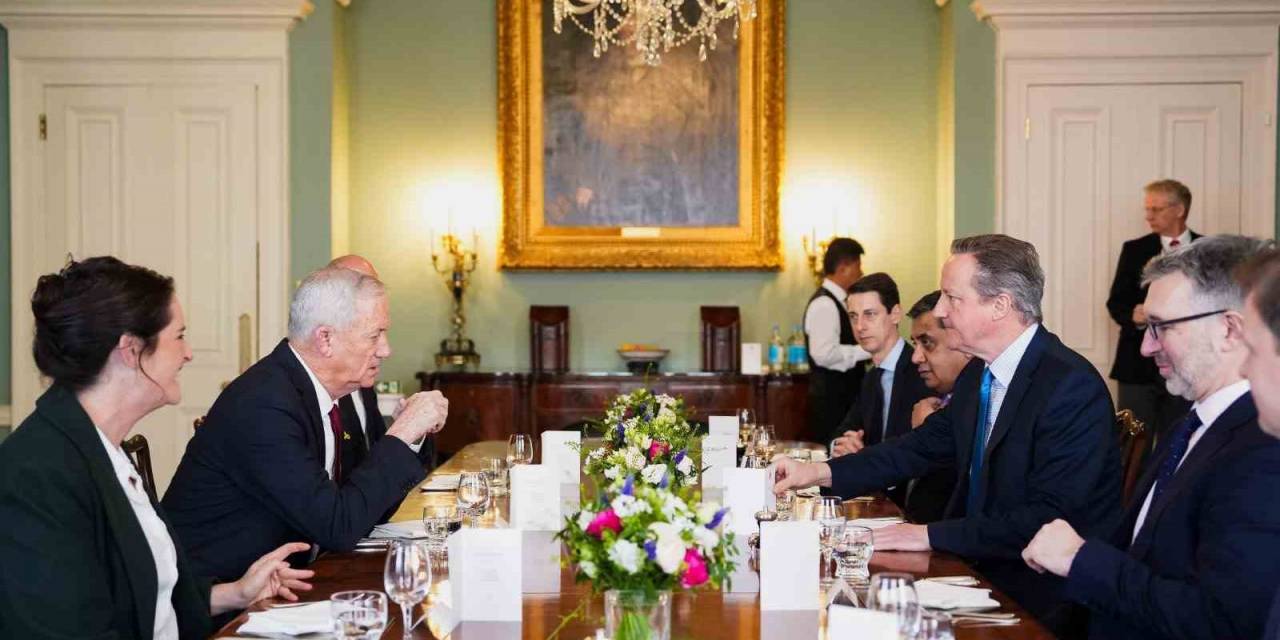 İngiltere Dışişleri Bakanı Cameron, İsrail’i Bir Kez Daha “İşgalci Güç” Olarak Nitelendirdi
